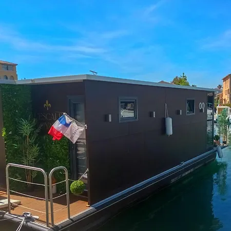 Botel Maison Flottante Sur La Mer Bain Patte De Lion *